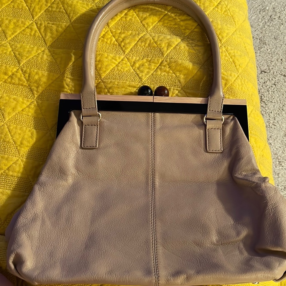 Kate Spade Tan shoulder bag with gorgeous wood and brown snaps to close